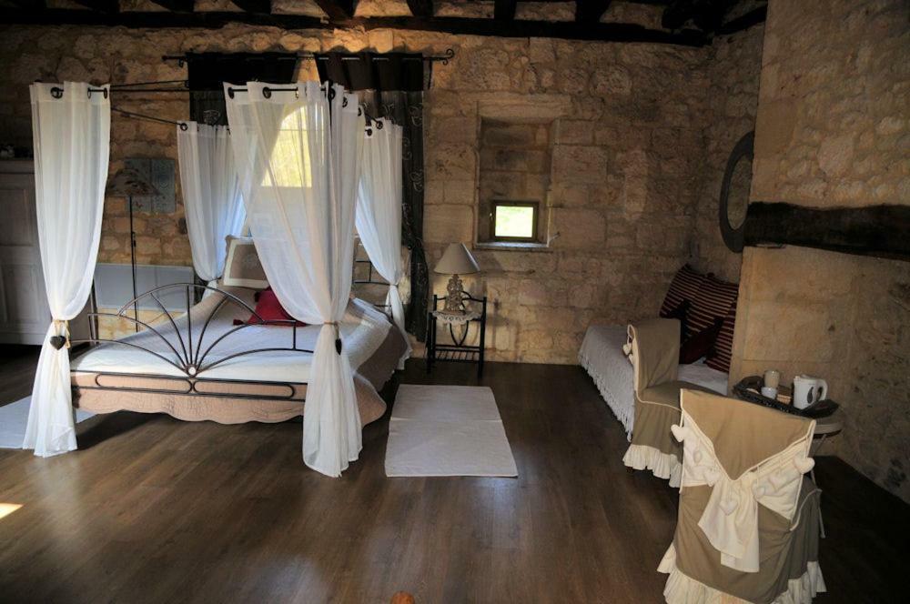 Chambres D'Hotes La Licorne Valojoulx Exterior foto